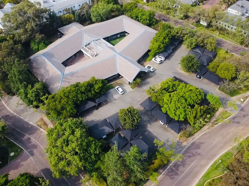 Prime 1,610m2 standalone single-storey building in Woodmead Office Park - Photo 2