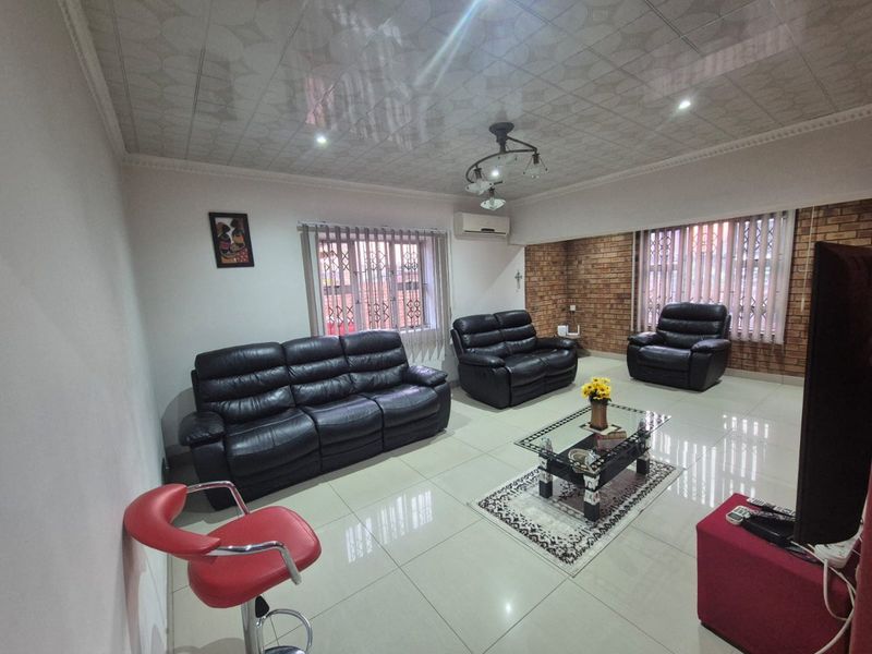 3 Bedroom house for sale in Merebank R1,800,000 - Photo 5
