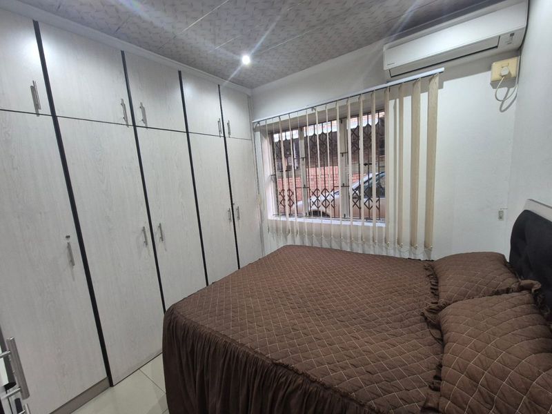 3 Bedroom house for sale in Merebank R1,800,000 - Photo 10