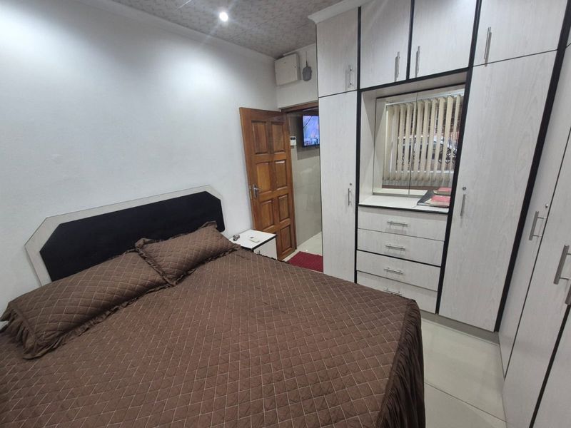 3 Bedroom house for sale in Merebank R1,800,000 - Photo 9