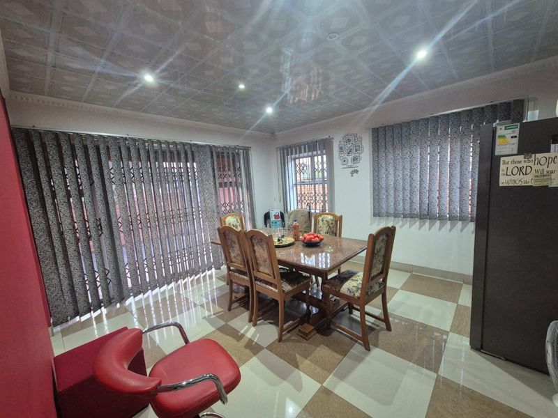 3 Bedroom house for sale in Merebank R1,800,000 - Photo 8