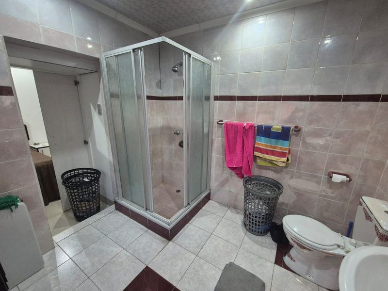 3 Bedroom house for sale in Merebank R1,800,000 - Photo 7