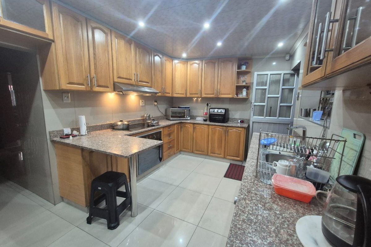 3 Bedroom house for sale in Merebank R1,800,000 - Photo 3