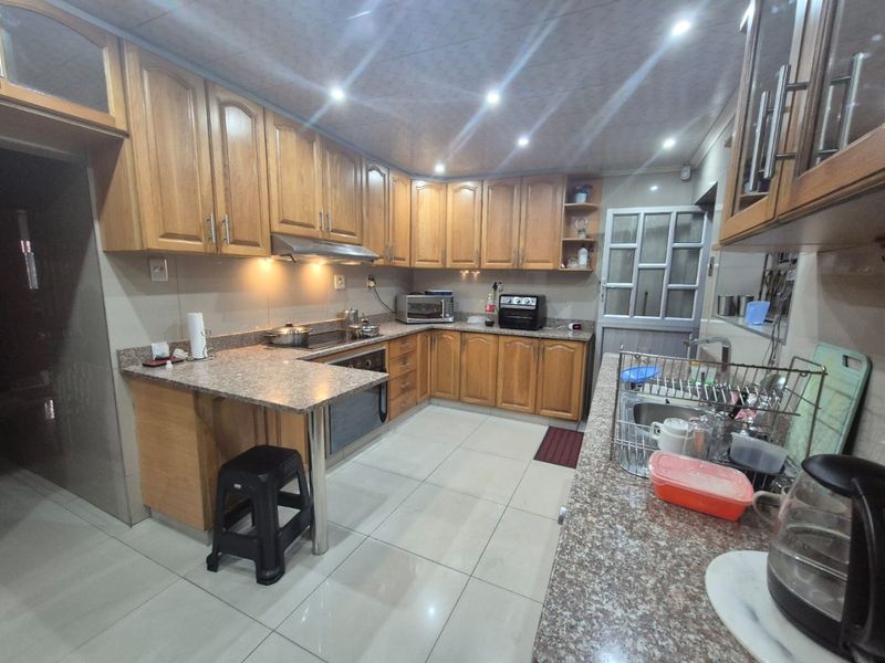 3 Bedroom house for sale in Merebank R1,800,000 - Photo 3