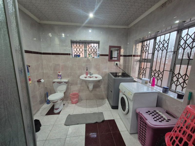 3 Bedroom house for sale in Merebank R1,800,000 - Photo 6