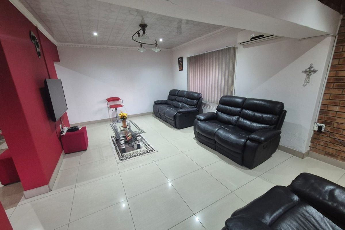 3 Bedroom house for sale in Merebank R1,800,000 - Photo 4