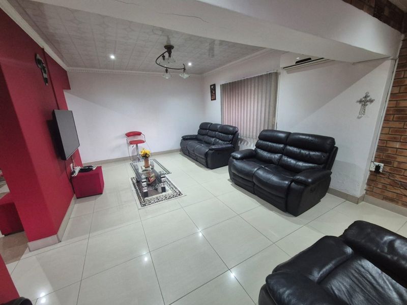 3 Bedroom house for sale in Merebank R1,800,000 - Photo 4
