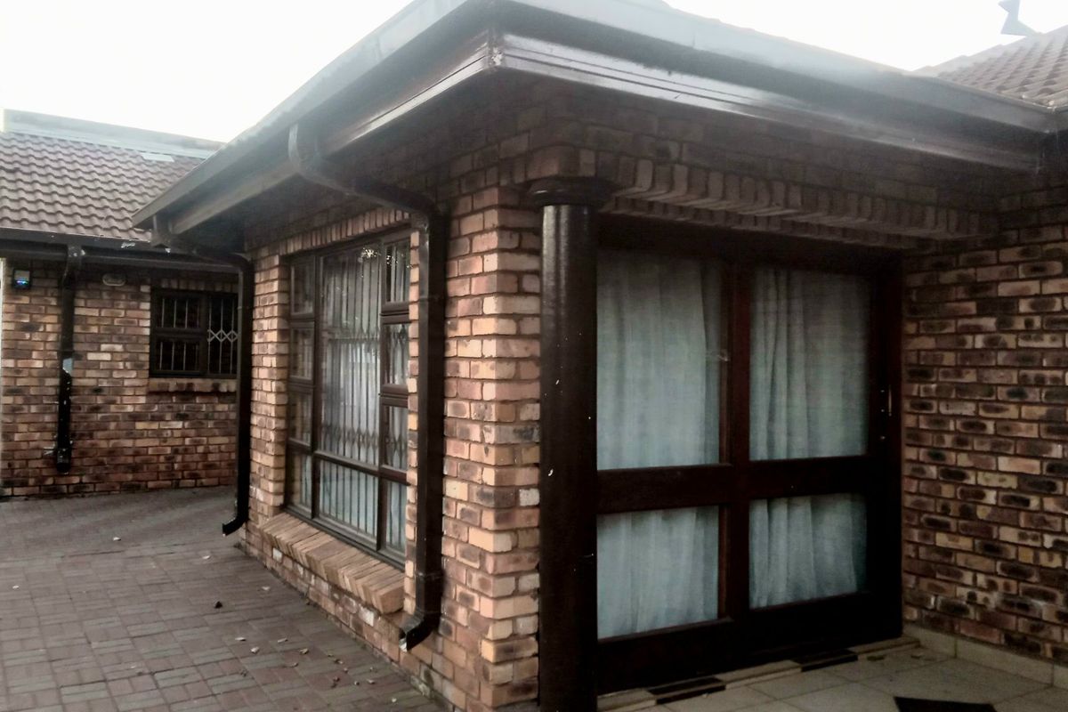 Stunning Facebrick Family Home – Spacious and Secure! - Photo 4