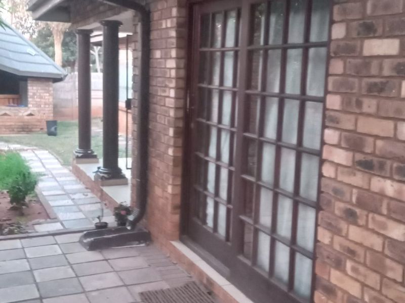 Stunning Facebrick Family Home – Spacious and Secure! - Photo 10