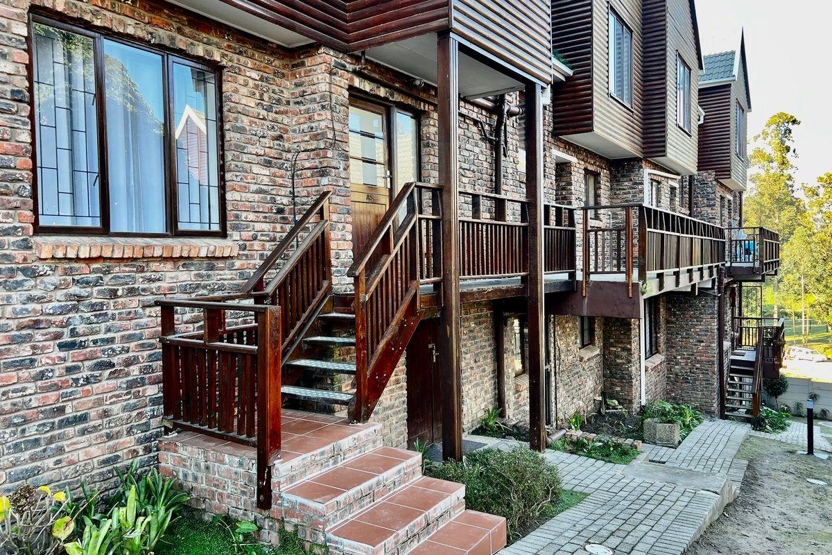 NEW TO MARKET - HEATHERLANDS APARTMENT - Photo 2