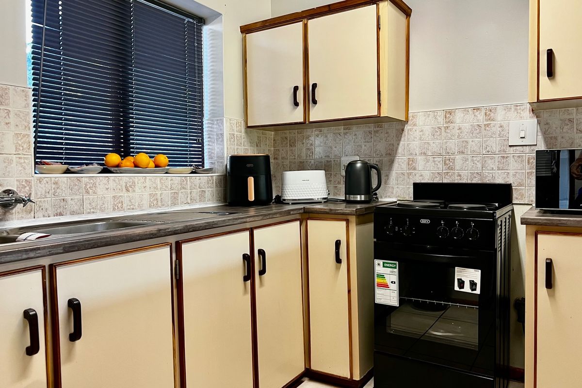 NEW TO MARKET - HEATHERLANDS APARTMENT - Photo 5