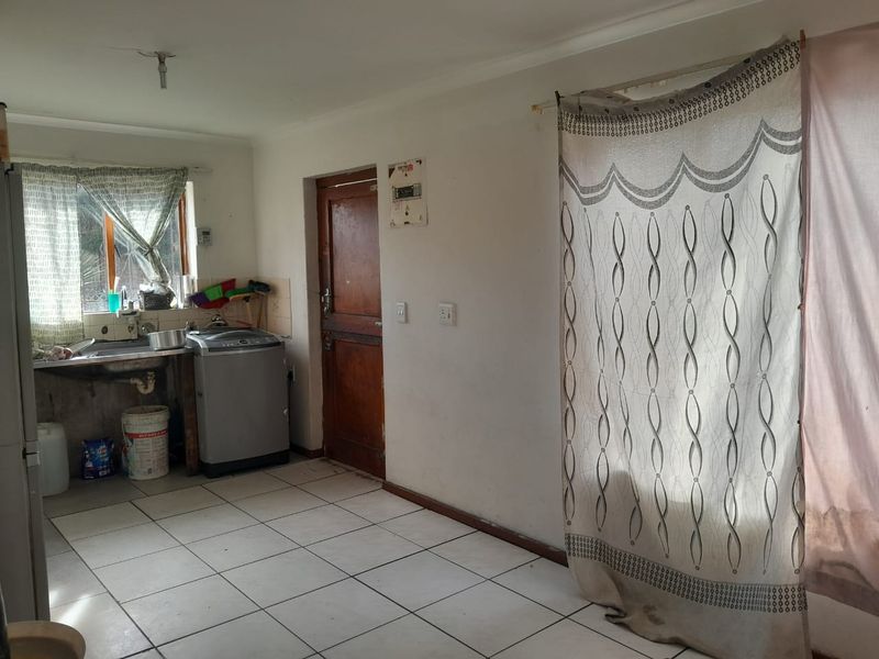 Potential Unlocked in Hillview , Kleinvlei - Photo 2