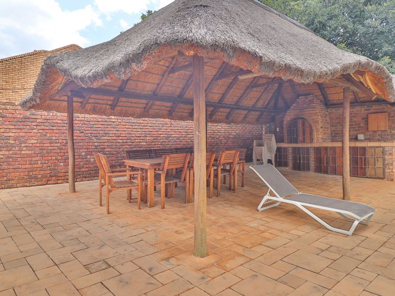 Lovely property - Photo 5