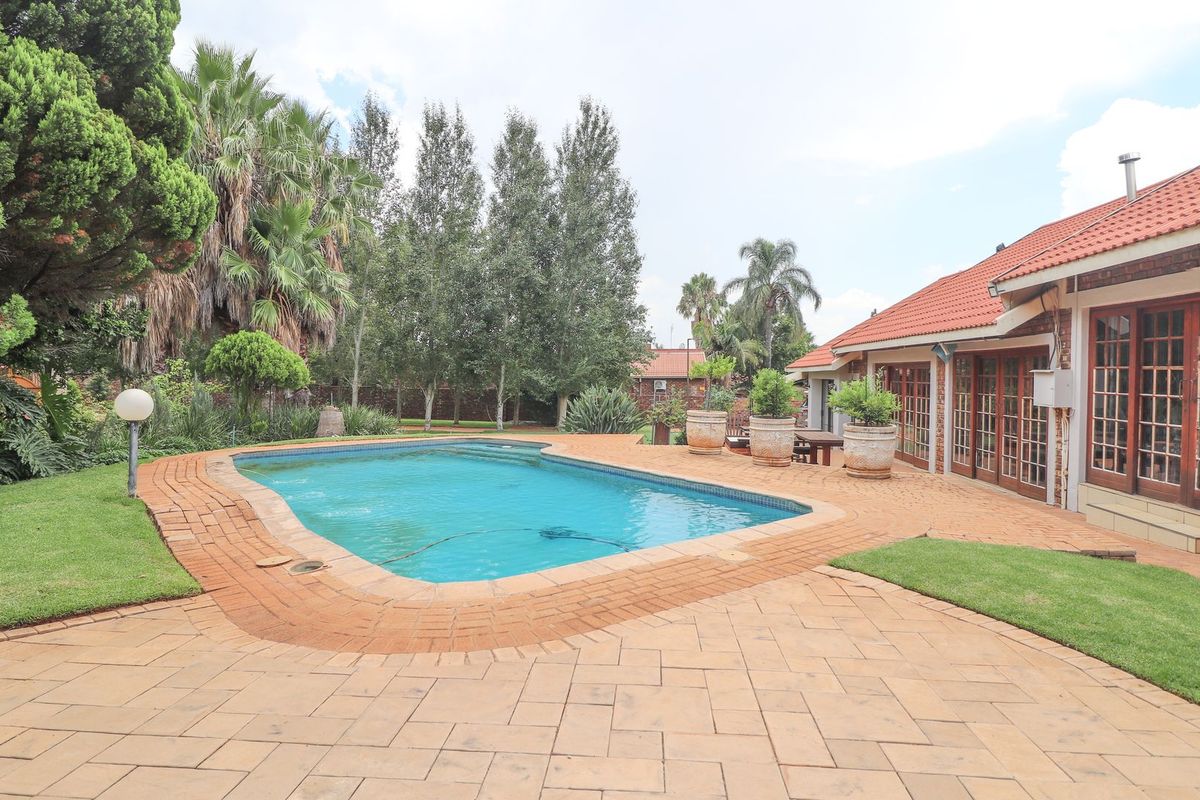 Lovely property - Photo 2