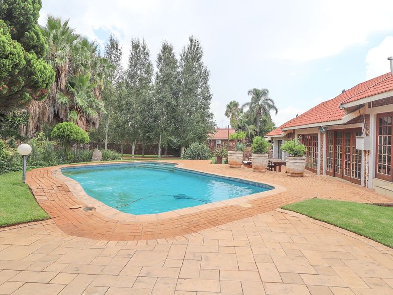 Lovely property - Photo 2