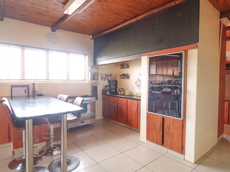 Lovely property - Photo 6