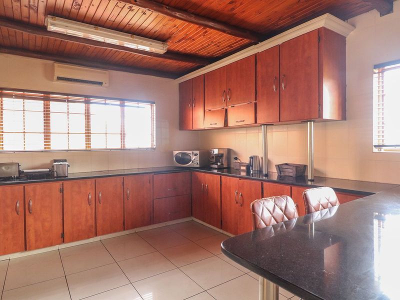 Lovely property - Photo 7