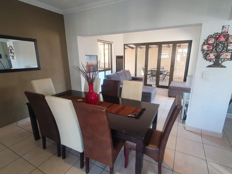 4 bedrooms 3 bathrooms  - Photo 8