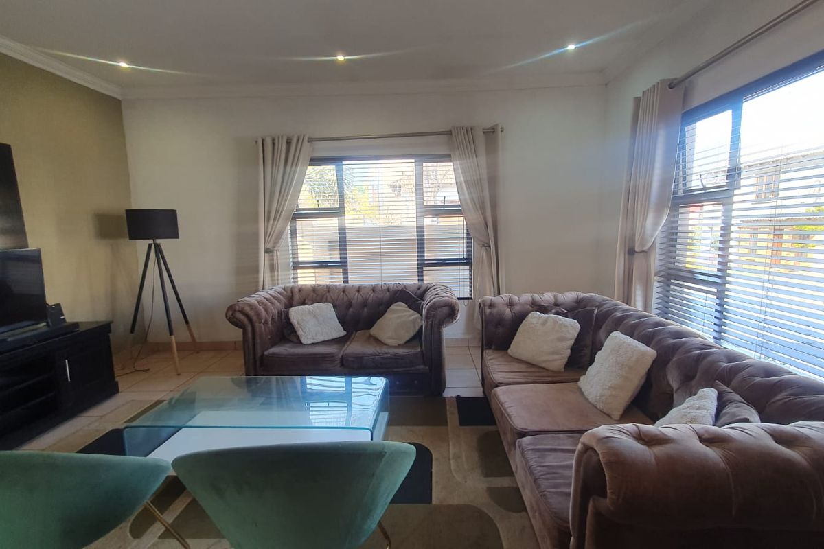 4 bedrooms 3 bathrooms  - Photo 5