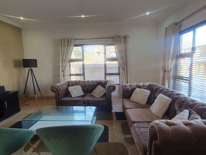 4 bedrooms 3 bathrooms  - Photo 5