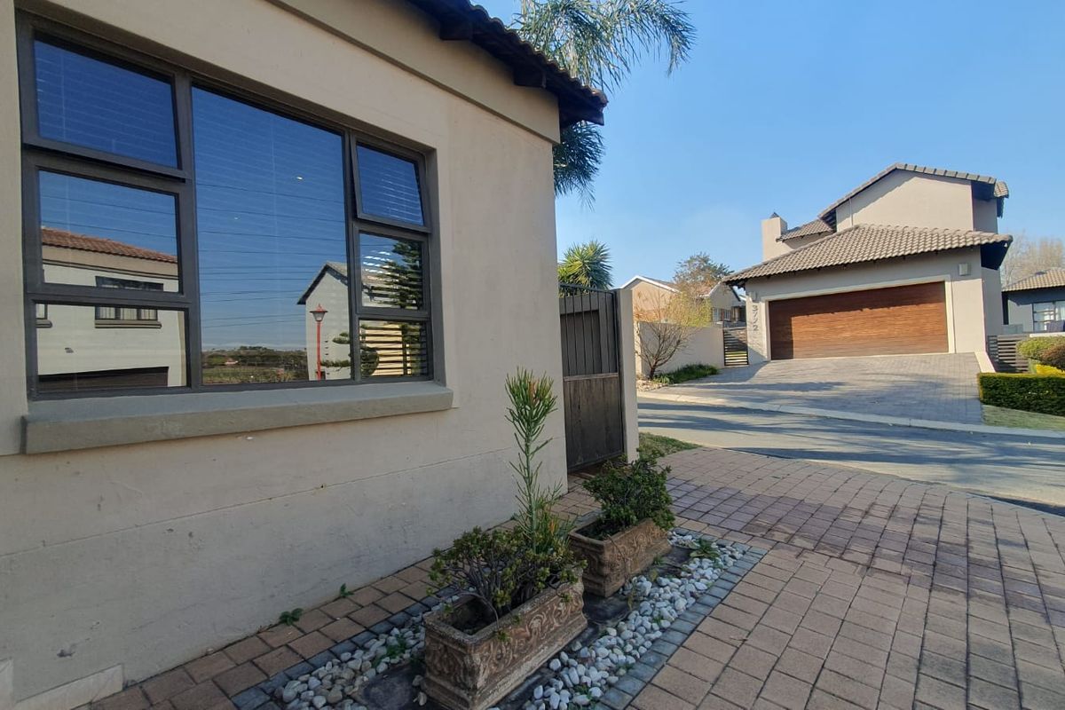 4 bedrooms 3 bathrooms  - Photo 2