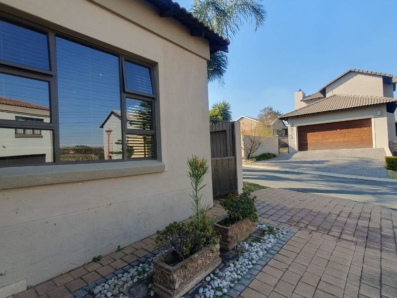 4 bedrooms 3 bathrooms  - Photo 2