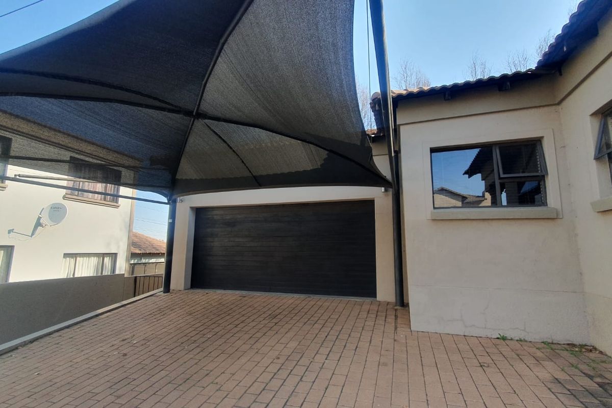 4 bedrooms 3 bathrooms  - Photo 3