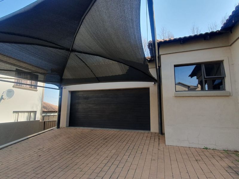 4 bedrooms 3 bathrooms  - Photo 3