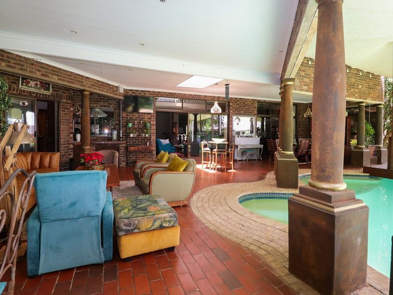 TIMELESS ELEGANCE MEETS MODERN DESIGN: A PERFECT HOME FOR LIVING AND ENTERTAINING - Photo 10