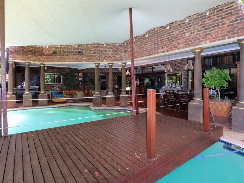 TIMELESS ELEGANCE MEETS MODERN DESIGN: A PERFECT HOME FOR LIVING AND ENTERTAINING - Photo 6