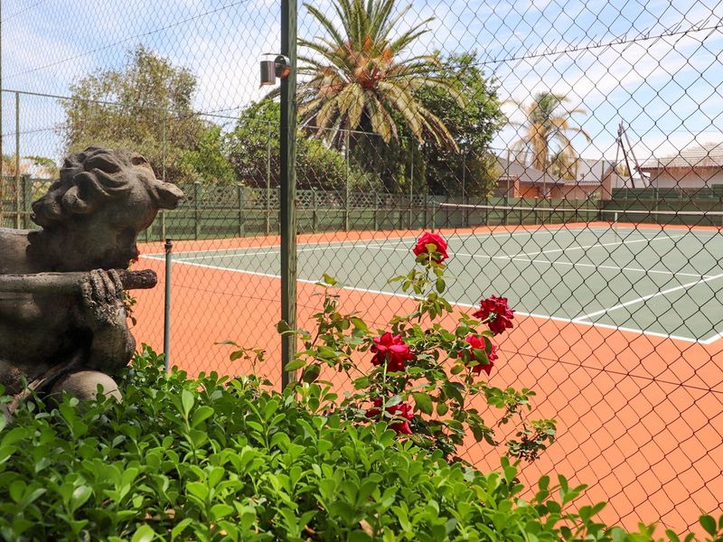 TIMELESS ELEGANCE MEETS MODERN DESIGN: A PERFECT HOME FOR LIVING AND ENTERTAINING - Photo 3