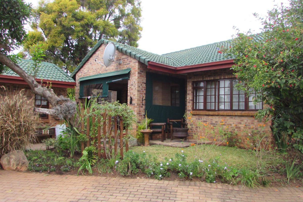 Retirement:  Full title 2 Bedroom , 1 Bathroom  - Photo 2