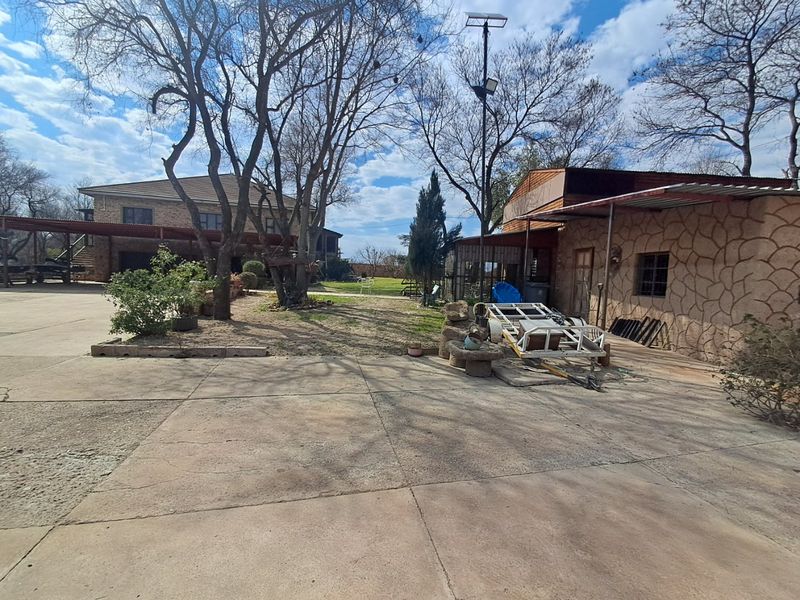 Riverfront Property For sale.  - Photo 2