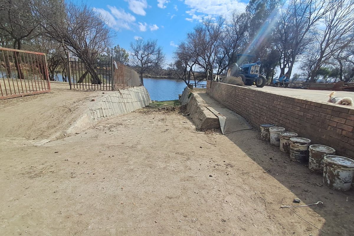 Riverfront Property For sale.  - Photo 4