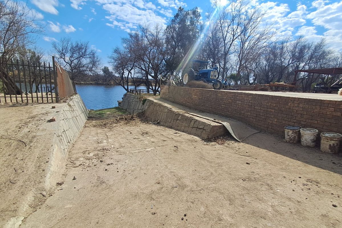Riverfront Property For sale.  - Photo 3
