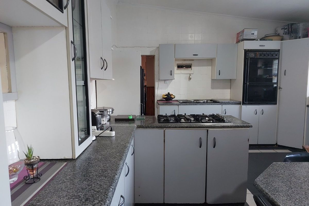Four Bedroom Home with Endless Potential – Live, Earn, Enjoy! - Photo 4