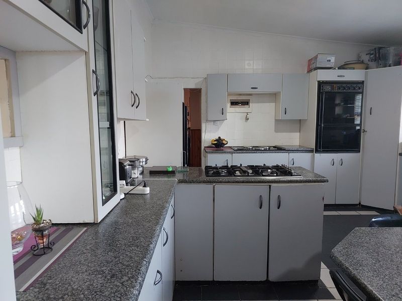 Four Bedroom Home with Endless Potential – Live, Earn, Enjoy! - Photo 4