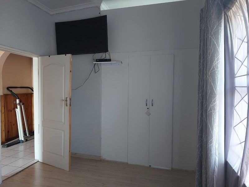 Four Bedroom Home with Endless Potential – Live, Earn, Enjoy! - Photo 7