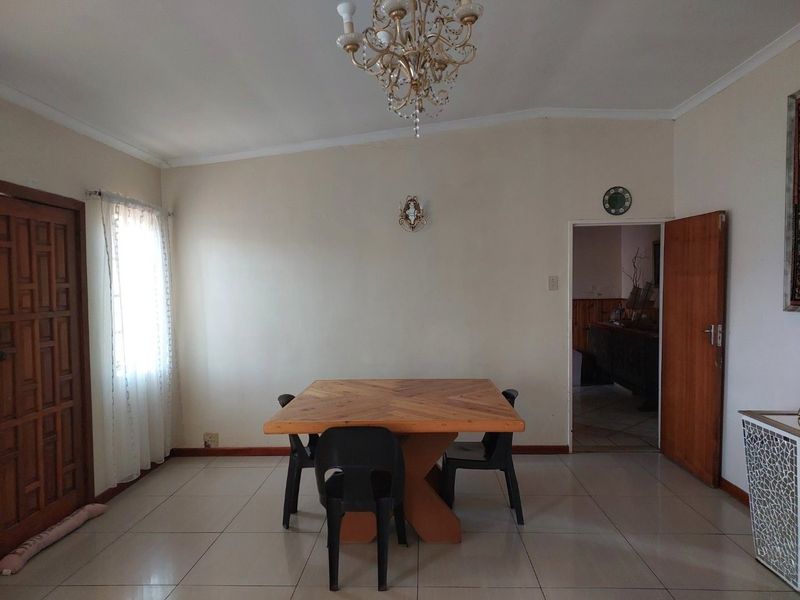 Four Bedroom Home with Endless Potential – Live, Earn, Enjoy! - Photo 6