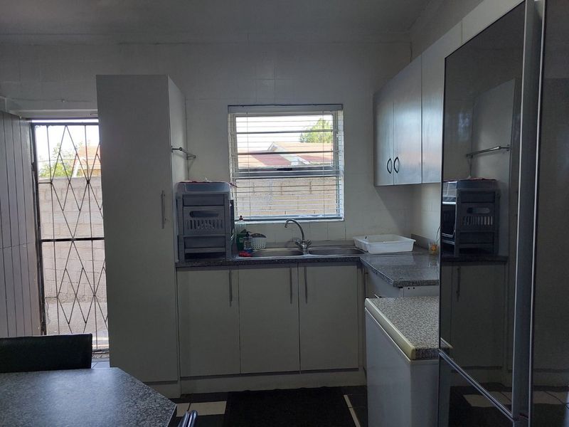 Four Bedroom Home with Endless Potential – Live, Earn, Enjoy! - Photo 3