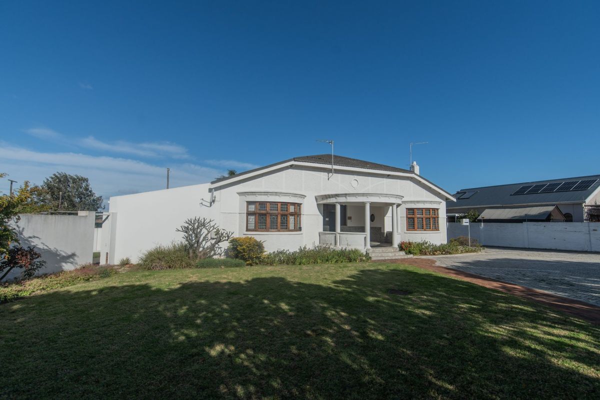 Established Guesthouse – Well-Located with Versatile Layout - Photo 2