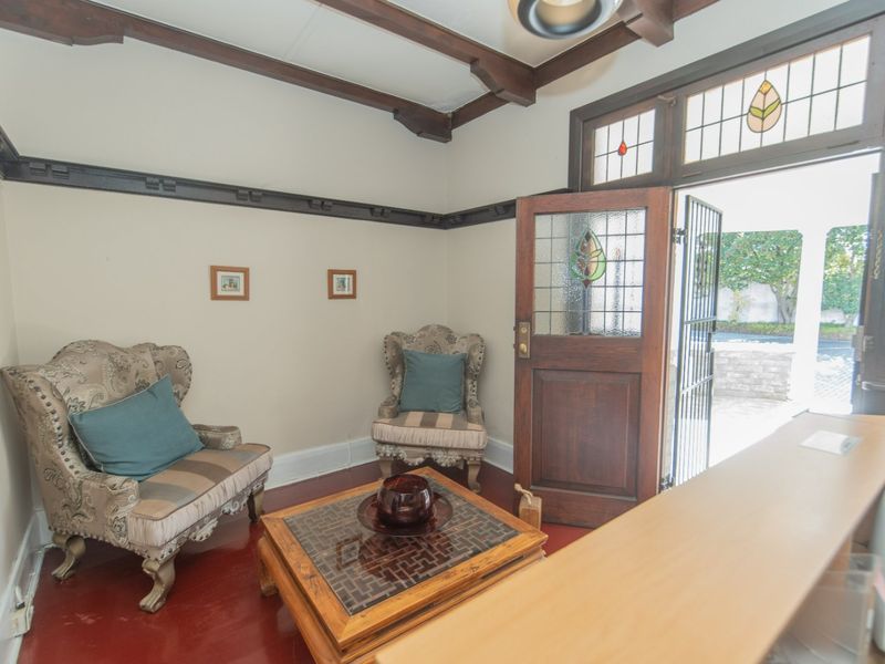 Established Guesthouse – Well-Located with Versatile Layout - Photo 9