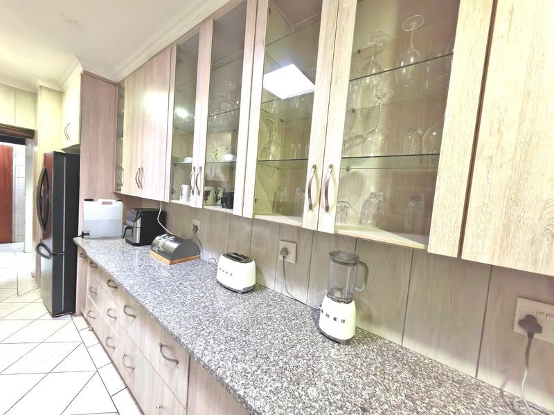 Family House with a unique Character! - Photo 6