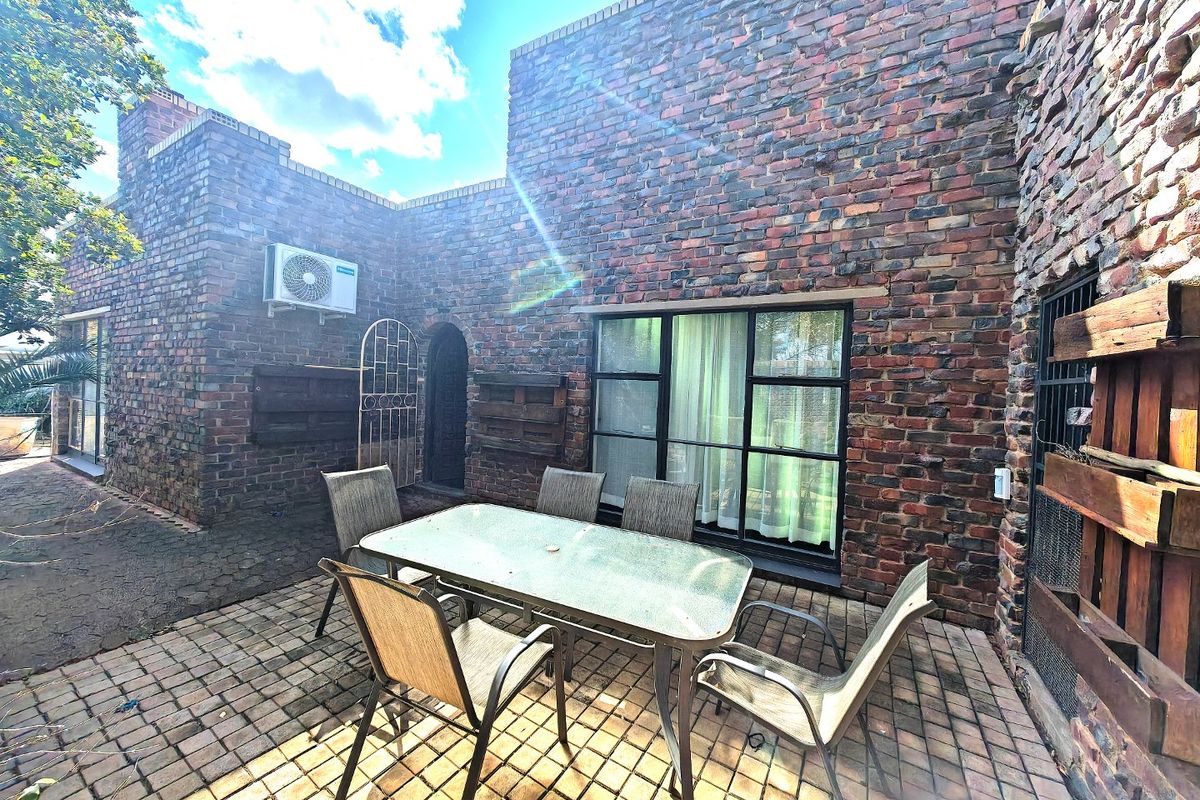 Family House with a unique Character! - Photo 2