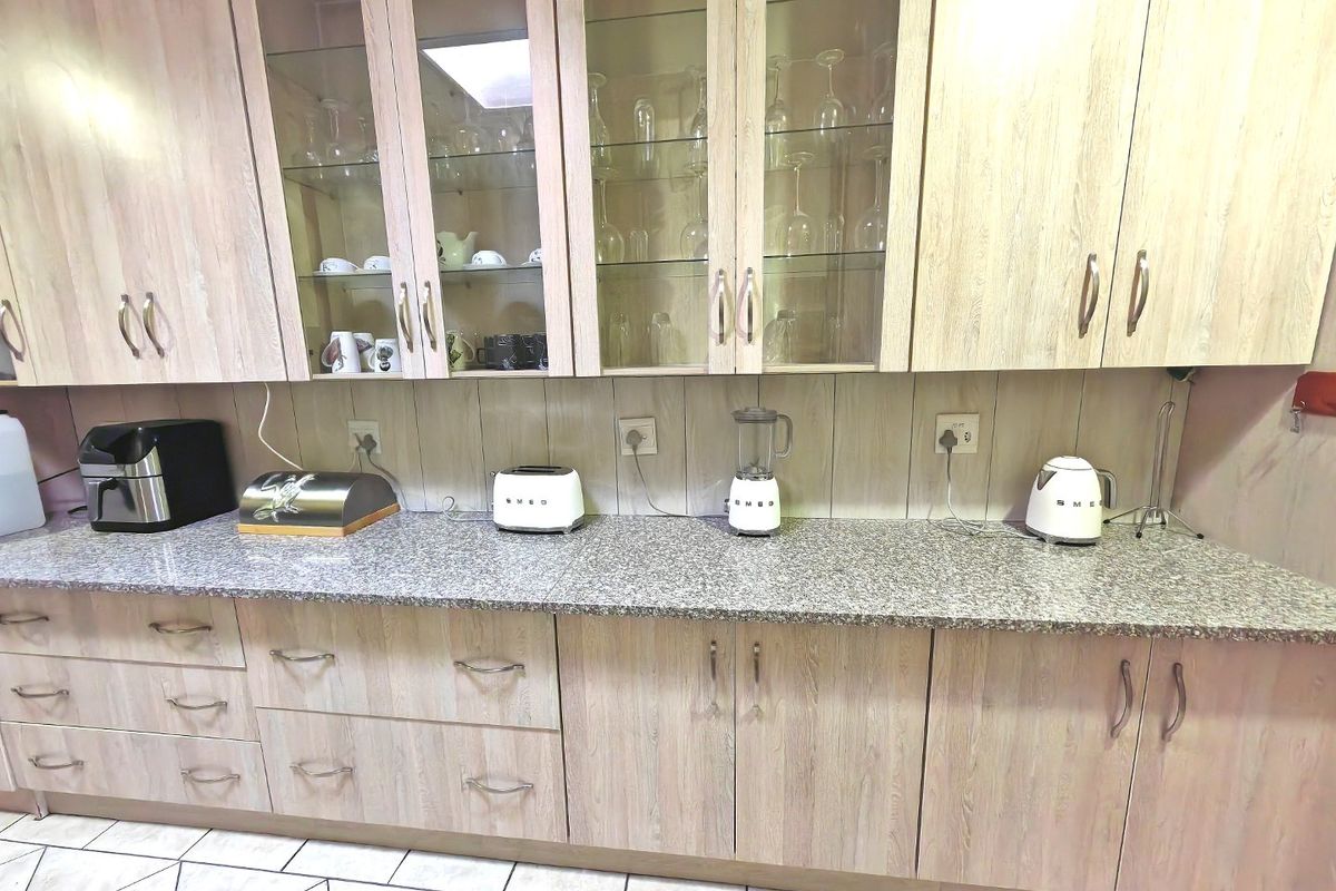 Family House with a unique Character! - Photo 4