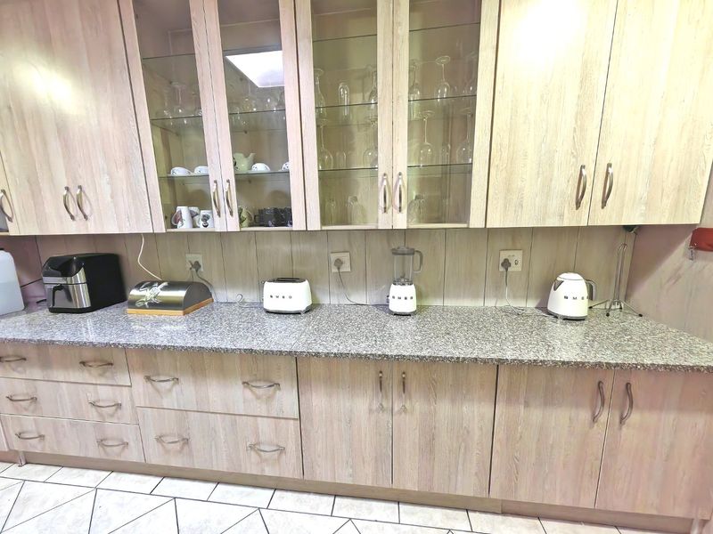 Family House with a unique Character! - Photo 4