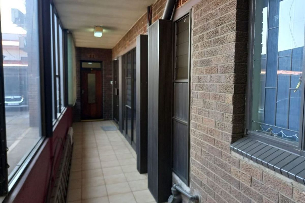 Prime Ground Floor Commercial Space in Boksburg  - Photo 5