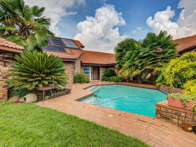 Spacious 4-Bedroom Home with Borehole, Solar Geysers & Granny Flat - Photo 3