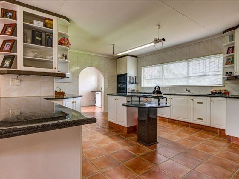 Spacious 4-Bedroom Home with Borehole, Solar Geysers & Granny Flat - Photo 1