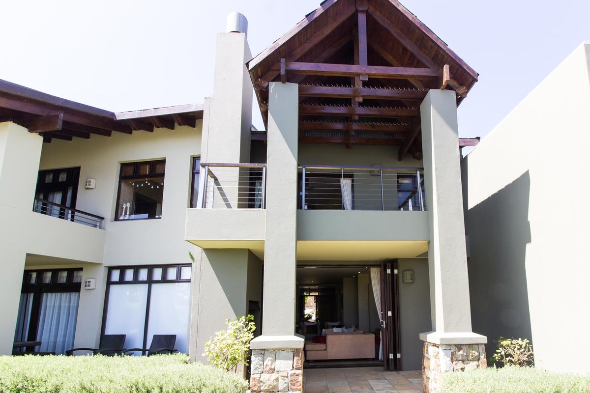 Luxury Duplex with Ocean & Mountain Views - Photo 3